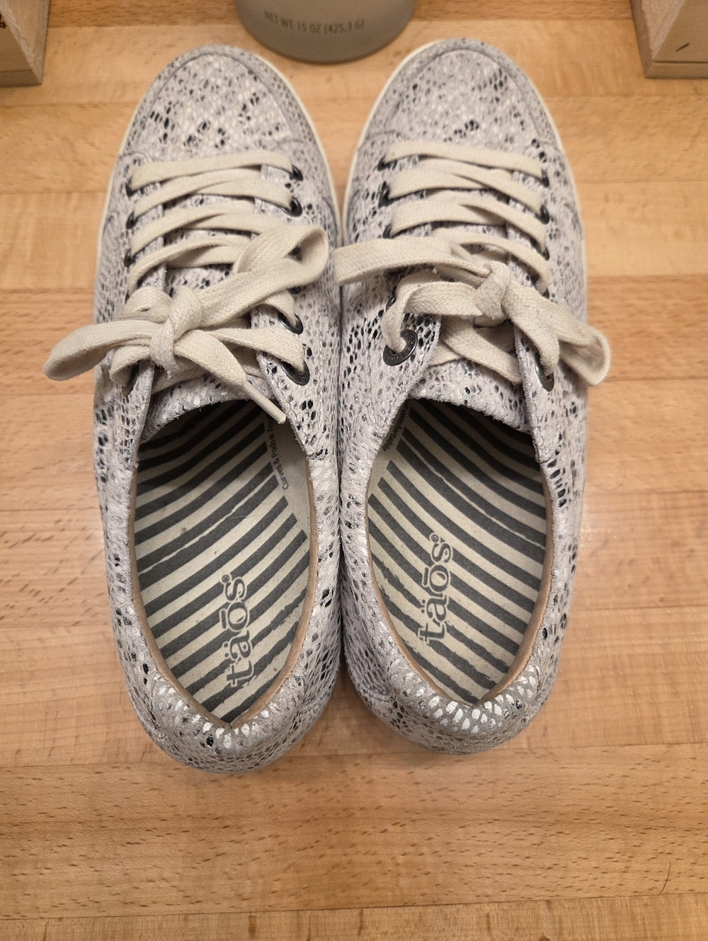 Taos Footwear Women's Onward Sneakers White/Gray Snake Print Leather Size 9.5 - Picture 10 of 10